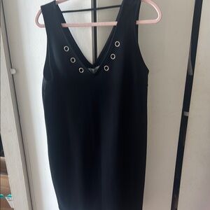 Black V-Neck Sleeveless Sheath Dress